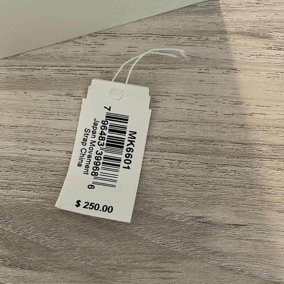 Gold Michael Kors watch EUC with box - Picture 6 of 7